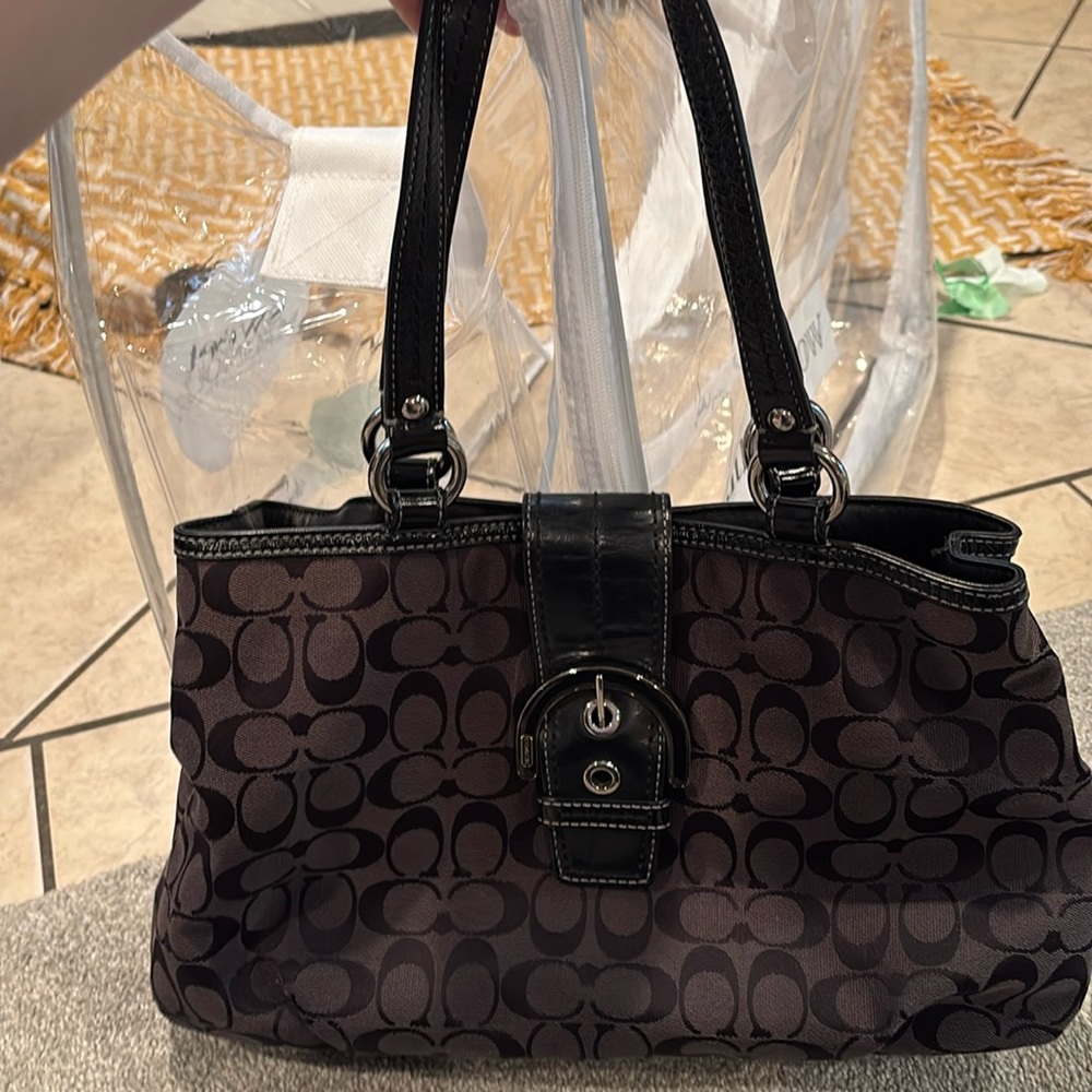 Coach Canvas Black Shoulder Bag
F18750